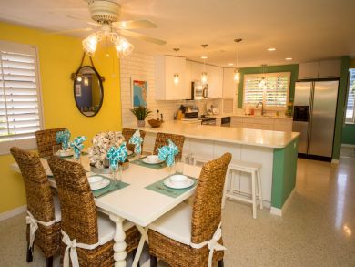 Stunning 3 Bedroom Home Private Pool, Spa, Boat Dock, B.Ball